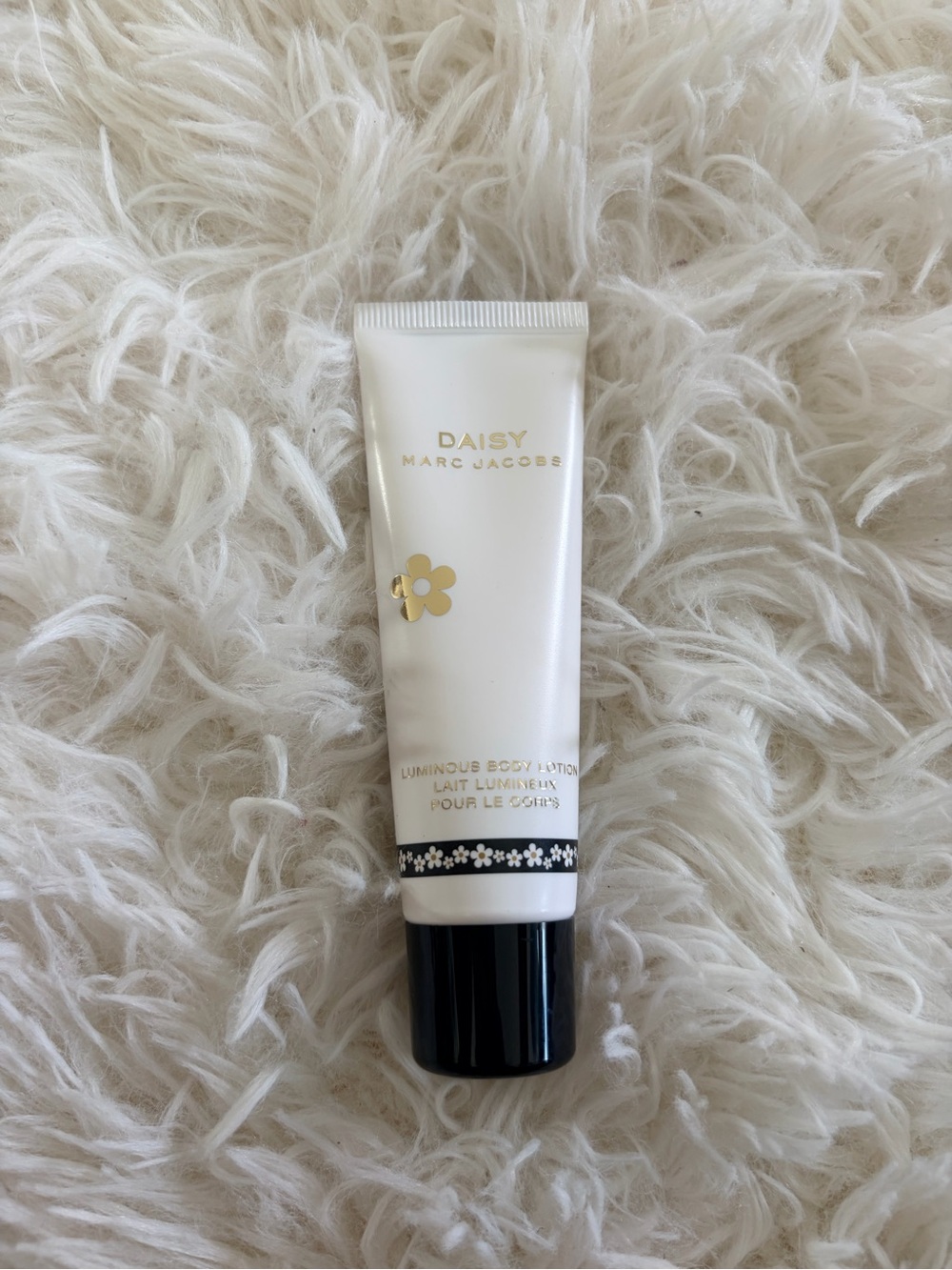 Marc Jacobs Daisy Luminous Body Lotion - White & Gold Accents